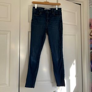 Abercrombie skinny jeans dark was size 26